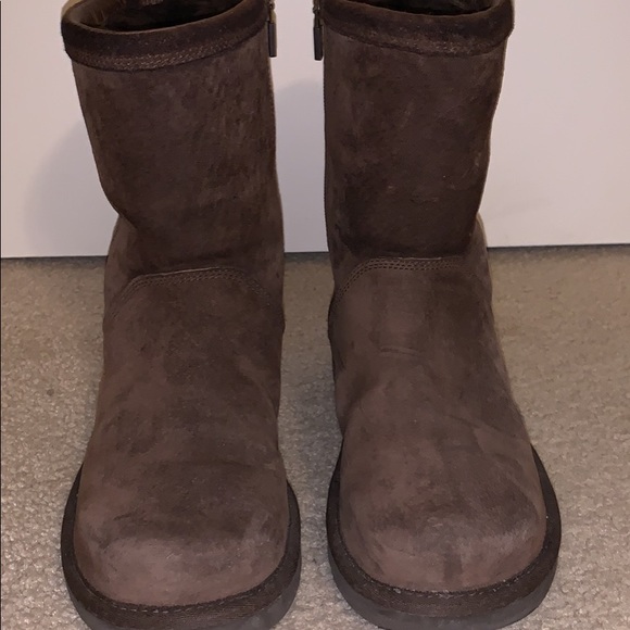 Classic UGG Boot Short - Picture 1 of 6